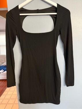 Princess Polly  Long Sleeve Square Neck dress/ size 2